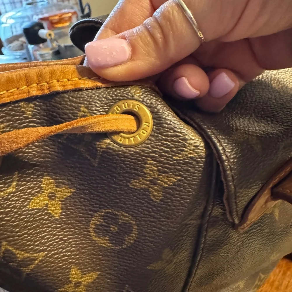 Louis Vuitton backpack - Picture 6 of 7